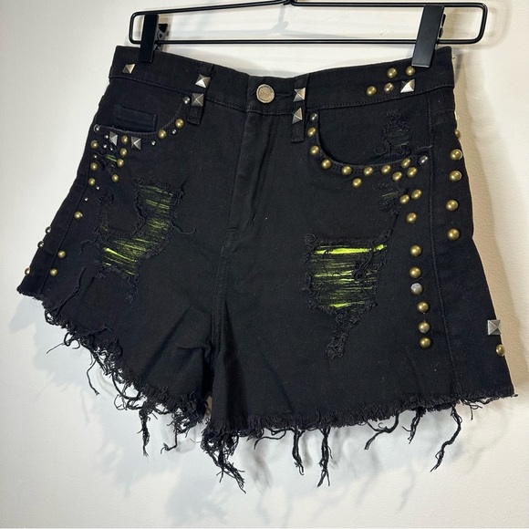 BLANK NYC Heavy Studded Destroyed Hi-Rise Denim Black Raw Hem Shorts Size 28 - Picture 10 of 10